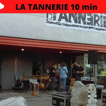 T2 4 Pers, Bus , Lycee, Centre Ville, Restaurant, Supermarche Apartment