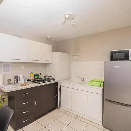 Apartment T2 4 Pers, Bus , Lycee, Centre Ville, Restaurant, Supermarche *