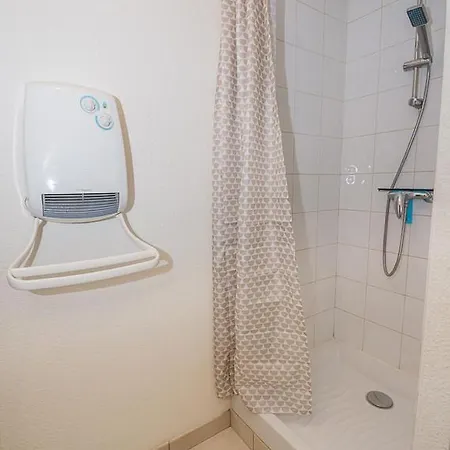 Apartment T2 4 Pers, Bus , Lycee, Centre Ville, Restaurant, Supermarche
