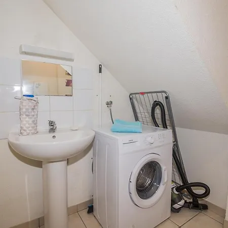 Apartment T2 4 Pers, Bus , Lycee, Centre Ville, Restaurant, Supermarche