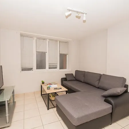 T2 4 Pers, Bus , Lycee, Centre Ville, Restaurant, Supermarche Apartment Bourg-en-Bresse