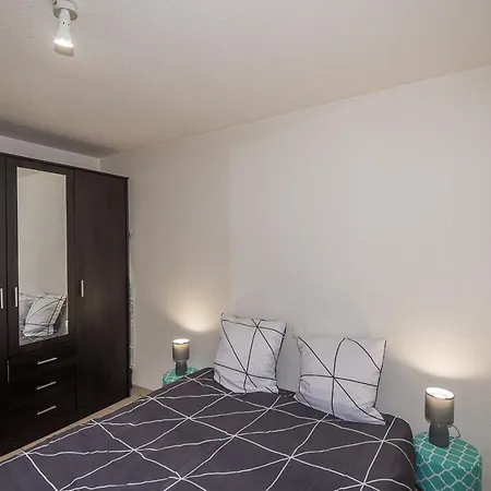 T2 4 Pers, Bus , Lycee, Centre Ville, Restaurant, Supermarche Apartment *