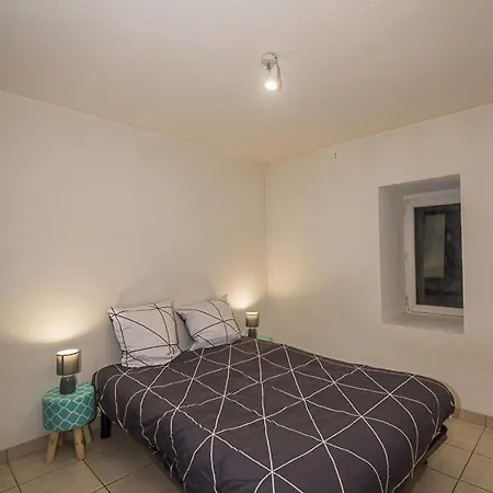 Apartment T2 4 Pers, Bus , Lycee, Centre Ville, Restaurant, Supermarche