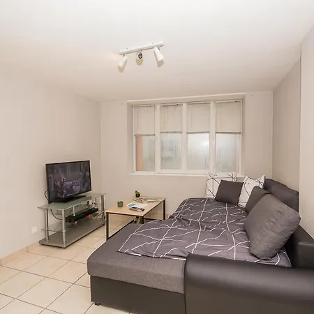 T2 4 Pers, Bus , Lycee, Centre Ville, Restaurant, Supermarche Apartment *